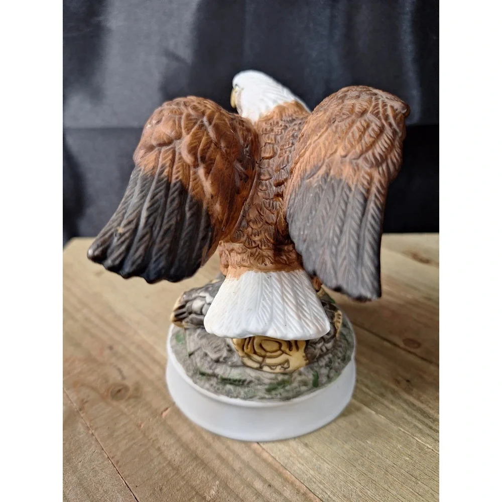 Royal Heritage Americana - Birds in Flight - Bald Eagle Figurine Limited Series
